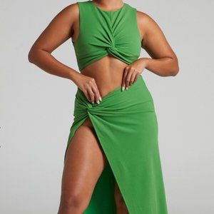 JAMIEL TWIST FRONT CROP TOP AND MAXI SKIRT TWO PIECE SET IN GREEN